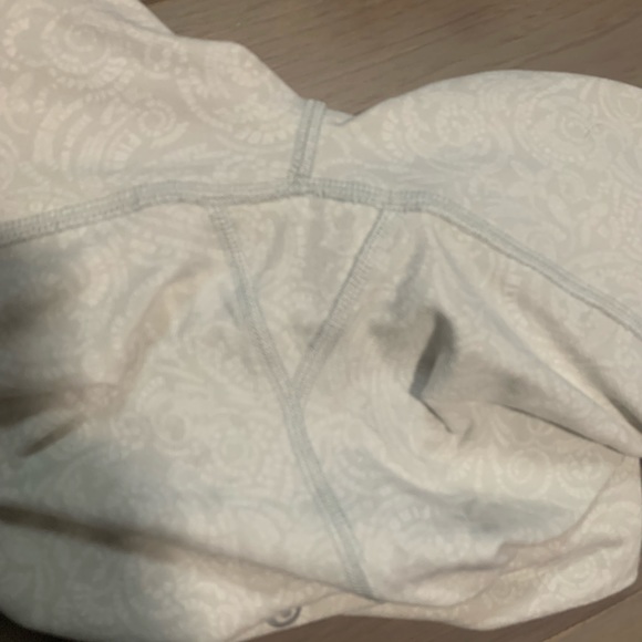 Lululemon leggings size 4 - Picture 3 of 3